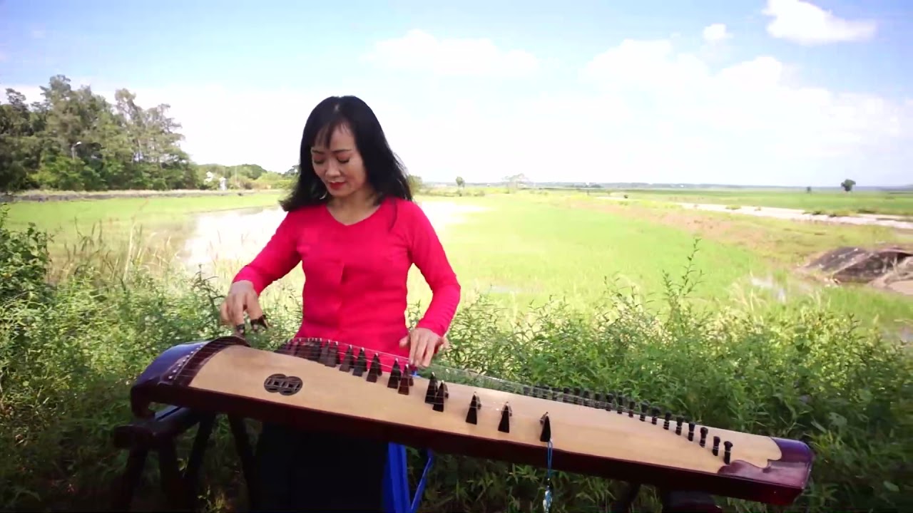 CHIẾC ÁO BÀ BA - Đàn Tranh: Phương Thuý ( CLB Đàn Tranh Phương Thúy-Vũng Tàu)