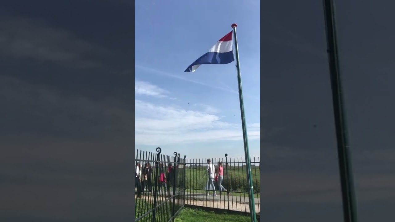 Merah putih dan biru - warna bendera Belanda