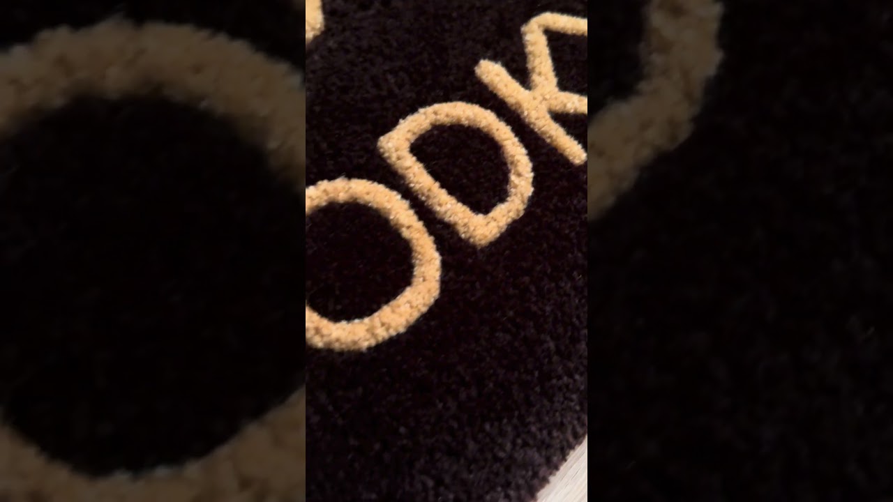 Новый взгляд на бренды. Как вам идея? Tufted rug "LV" 