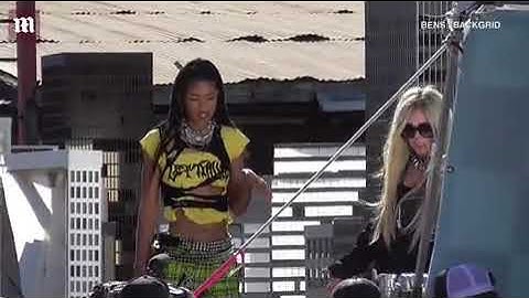 Avril Lavigne - Backstage 