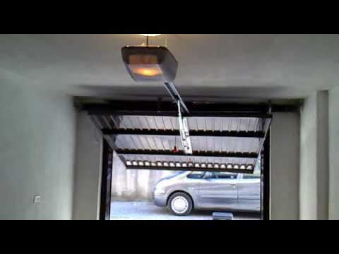 Faidateautomatismi automazione a traino per porte basculanti youtube Porta garage basculante automatica