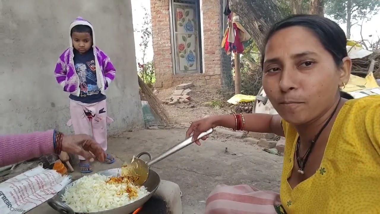 मैं मायके में रहती हूं तीन बेटियों के साथ मजदूरीकरती हूं 🙏👍😭😭