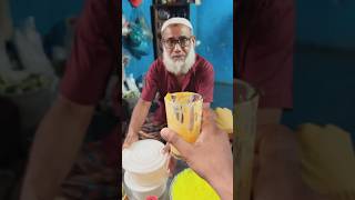 চাচা আমাকে বিখাত দইয়ের লাচ্চি দেন।