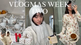 VLOGMAS PT. 2 📚🎄| cozy &amp; lazy, gift wrapping, reading, self care, cooking, and more!