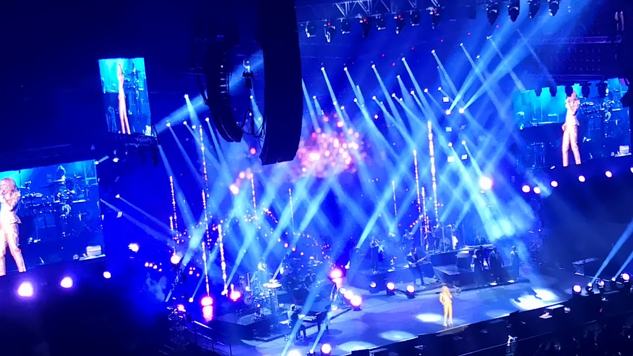 Power of love / That's the way it is - Celine Dion Live in Manila 2018