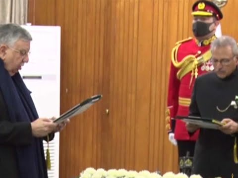 Shaukat Tarin sworn in as Pakistan finance minister