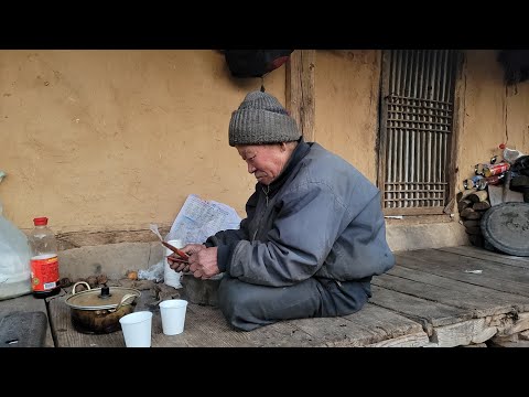 산꼭데기 굴피집 <strong>하루밤</strong> 자고 갑니다 어르신 말상대 숫불에 뱀장어 소주ᆢ