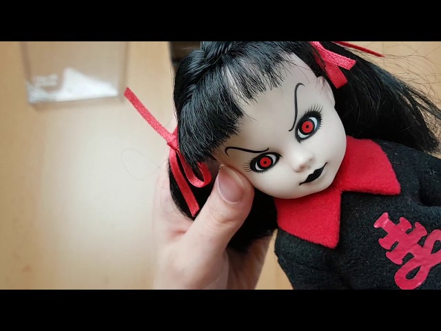 Review - 💀Living Dead Doll 