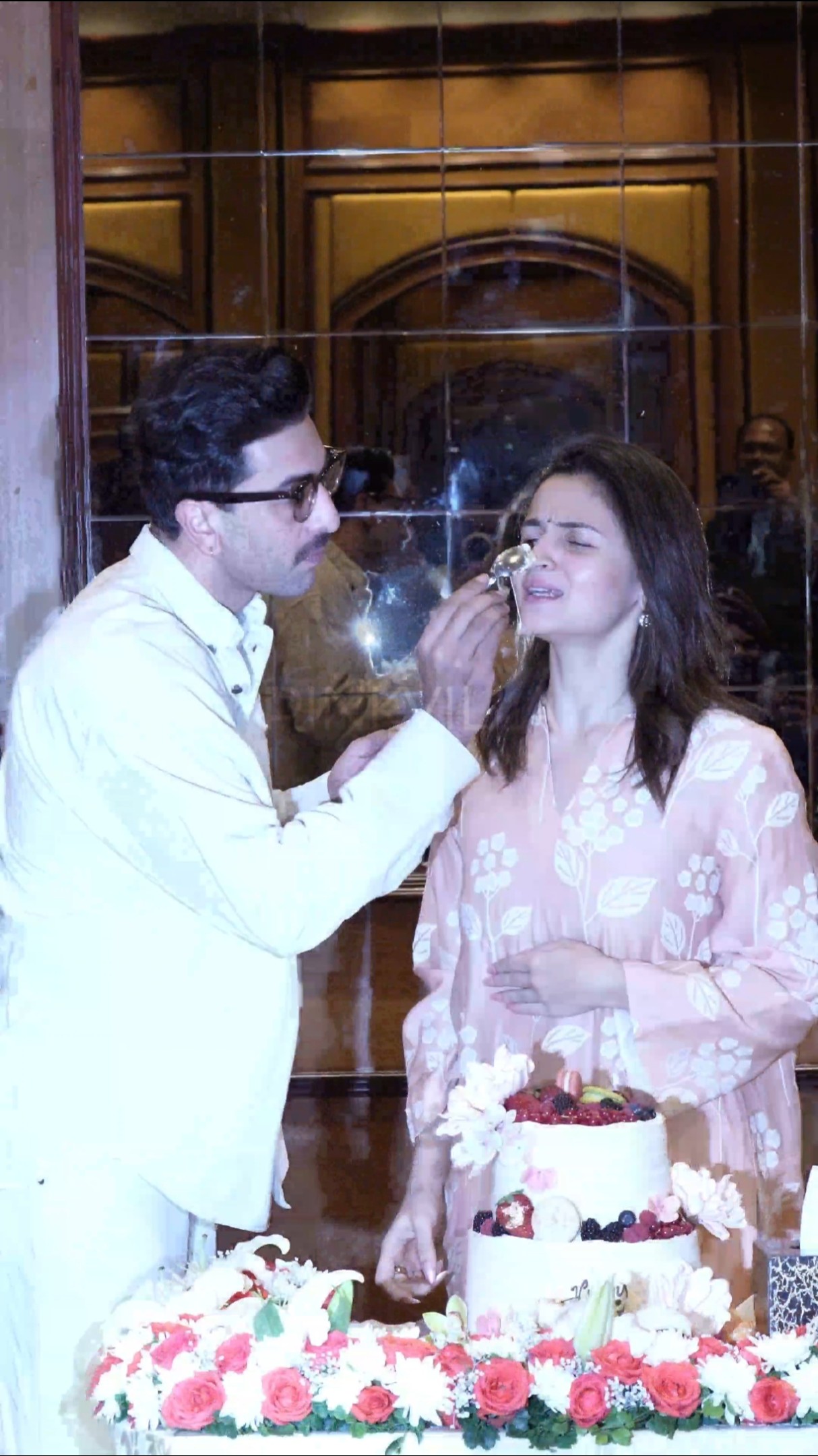 Ranbir Kapoor CUTELY Puts Cake On Alia Bhatt's Nose ? | #shorts #bollywood #couple #cute #love
