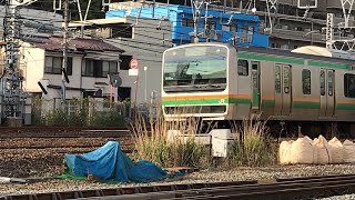 JR上野東京ライン東海道線直通普通沼津行きE231系1573EK-05横コツ+E231系U8宮ヤマと京浜東北線各駅停車大宮行きE233系1620A159宮サイが走行！【花月園前踏切No.19】