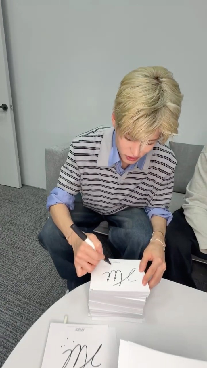 💿Grab your RIIZE signed albums now! #RIIZE #라이즈