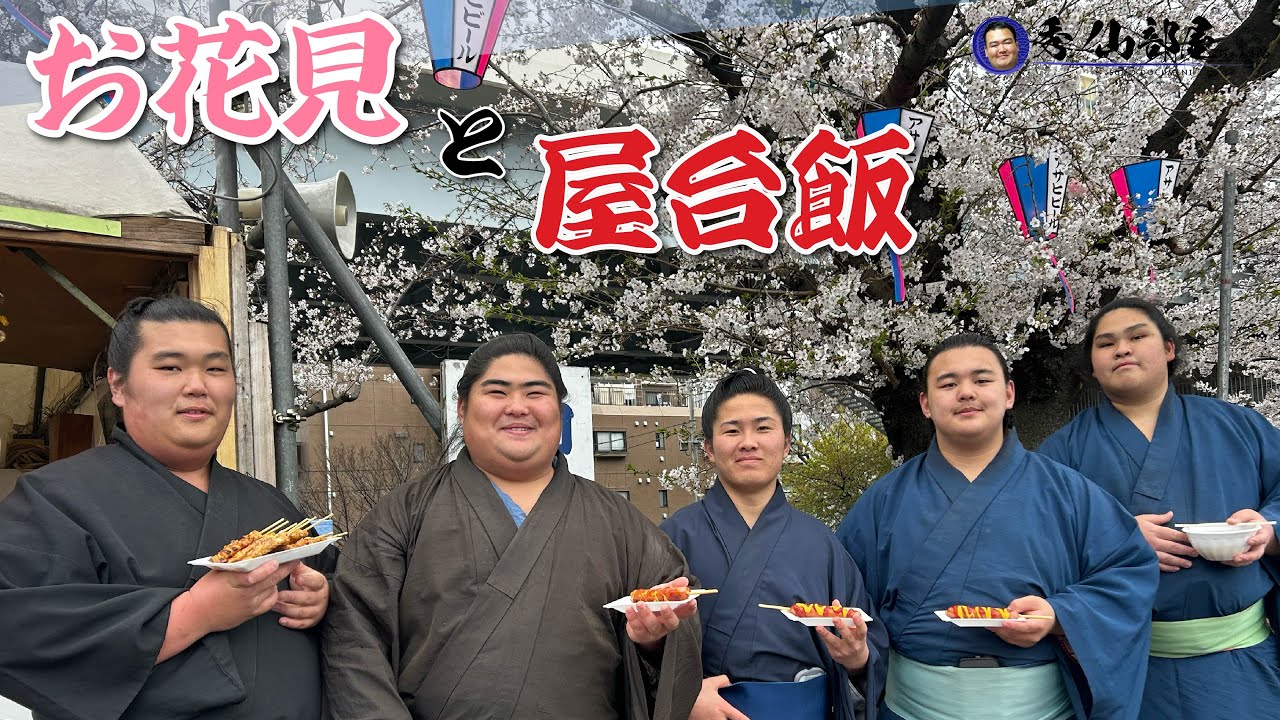 Cherry Blossoms in Full Bloom] Enjoy food from the food stalls