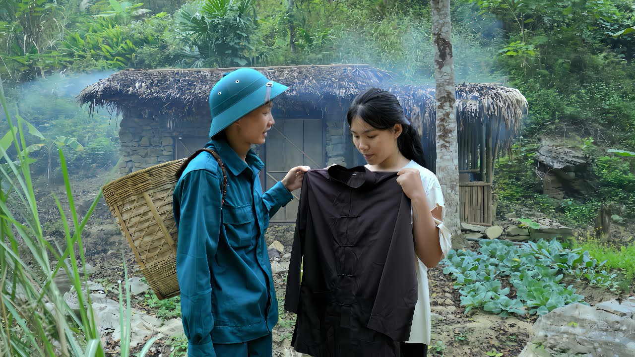 A kind police officer gave the single mother a new coat–making her very happy during the cold winter