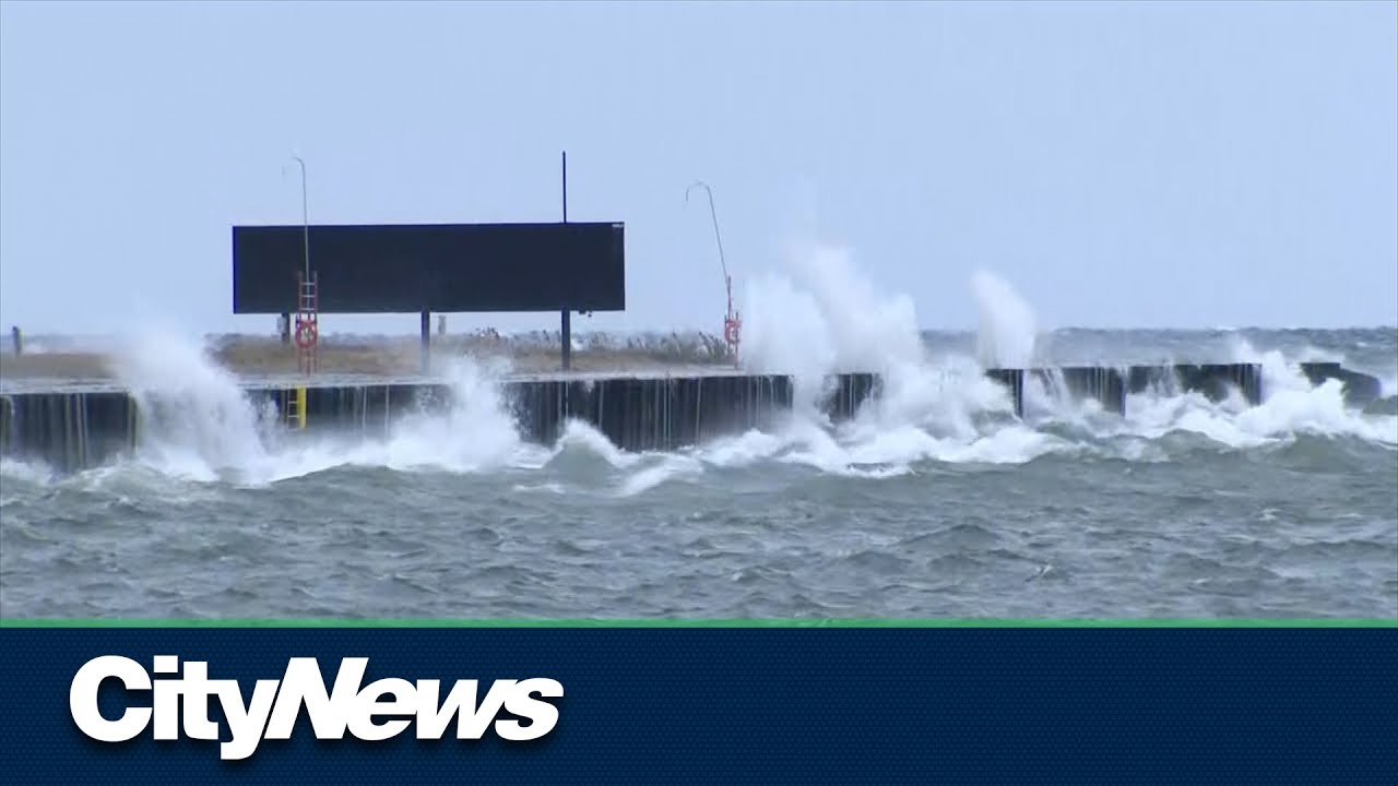 Damaging winds hit Toronto