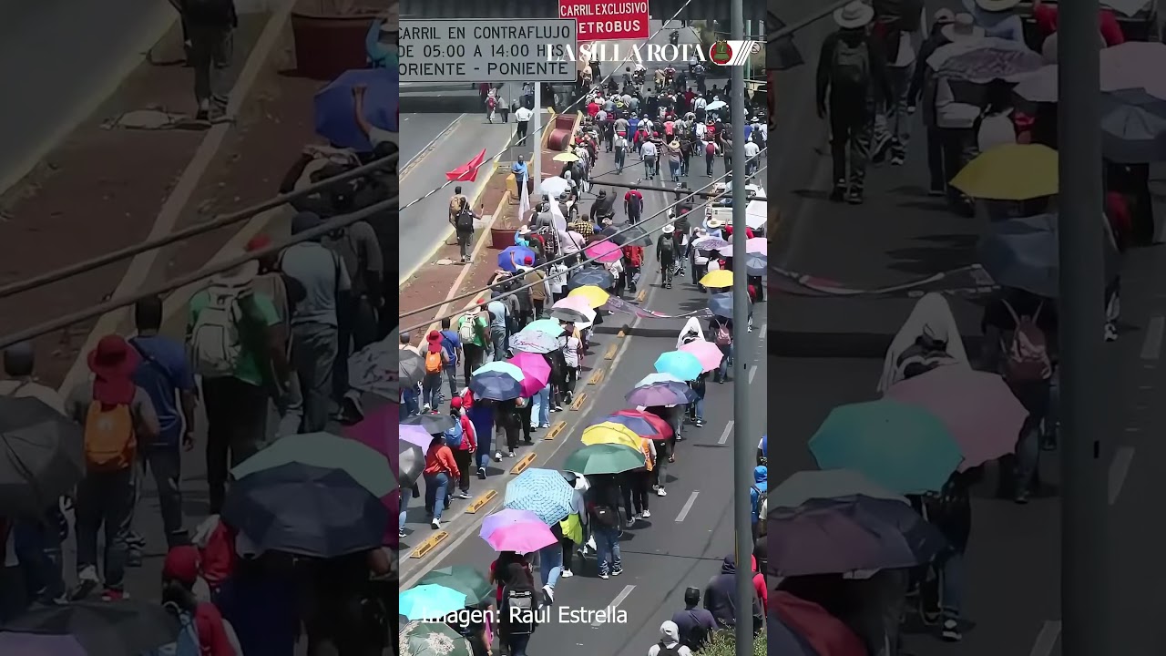 CNTE bloquea el AICM y los usuarios se quejan