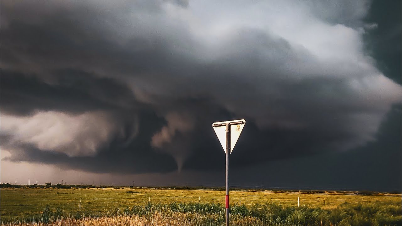 LIVE STORM CHASE CENTRAL OKLAHOMA - YouTube