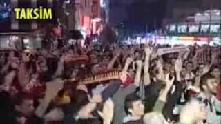 Fenerbahçe 3-1 Galatasaray Maç Sonrasi Gsli Taraftarlar Taksimde Yenilgiyi Kutladi
