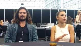 2014 NYCC Luke Arnold Jessica Parker Kennedy BLACK SAILS NYCC INTERVIEW