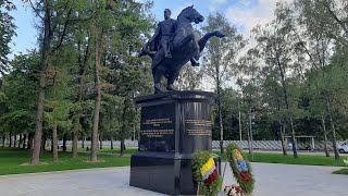Памятник Симону Боливару на Университетском проспекте. 31.07.2023 года.