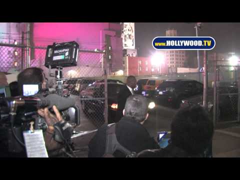 Paps on Foot Chase Olivia Wilde In Limo!