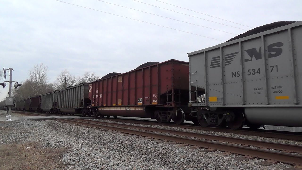 NS 9515 (GE C44-9W) leads NS 820