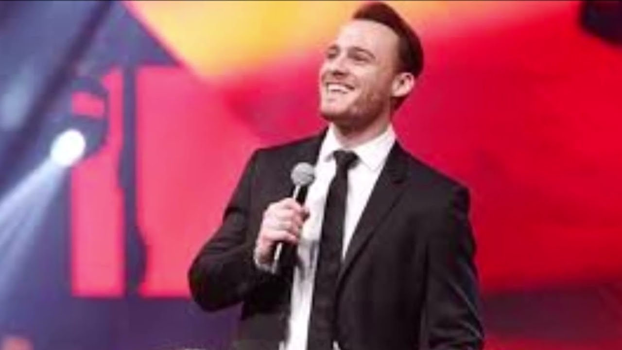 Se operó para parecerse a Hande Erçel y ahora posa con ella! Nadie lo puede creer