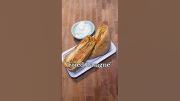 De Lasagneschijf😂 Wie zou ‘m pakken? #lasagne #humor #fried #holland #snack