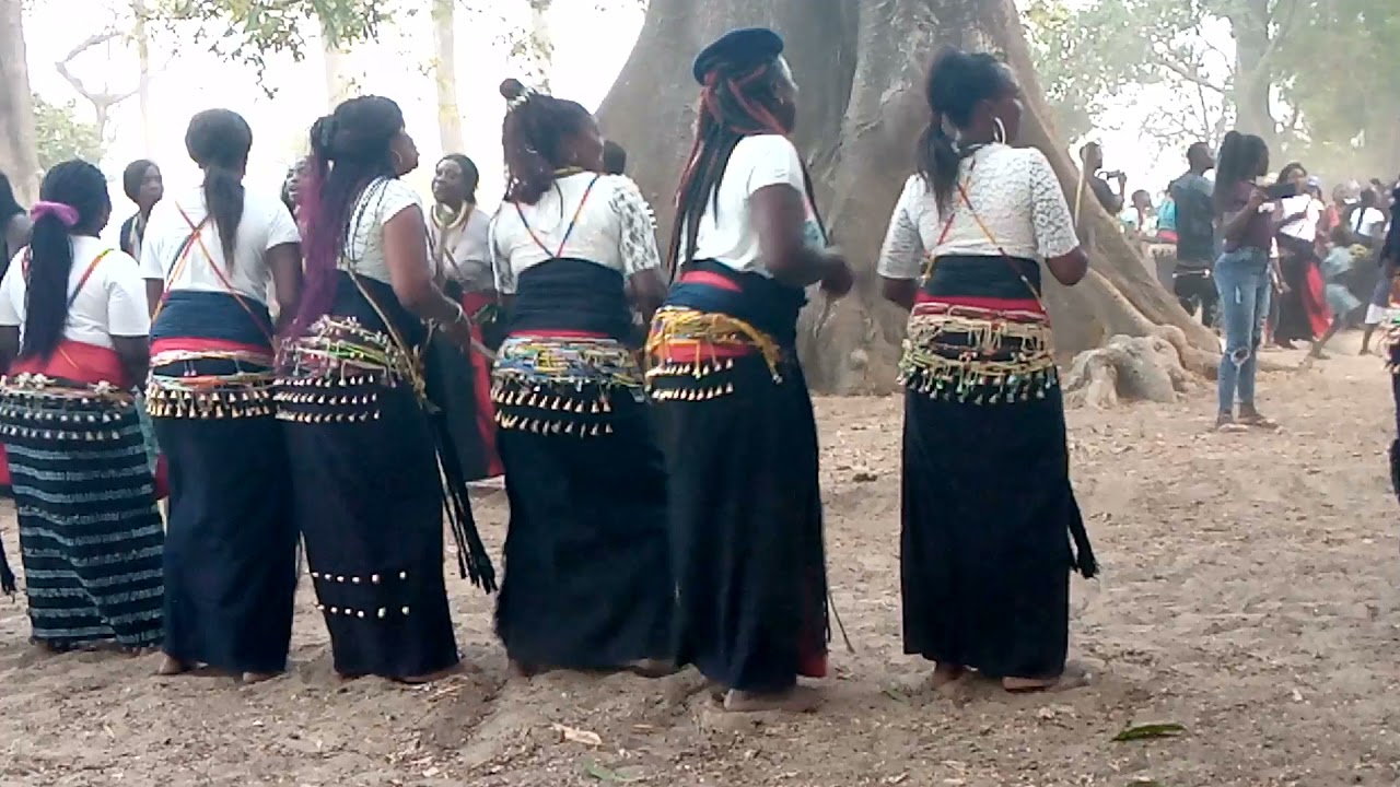 danse traditionnelle des femmes de cabrousse
