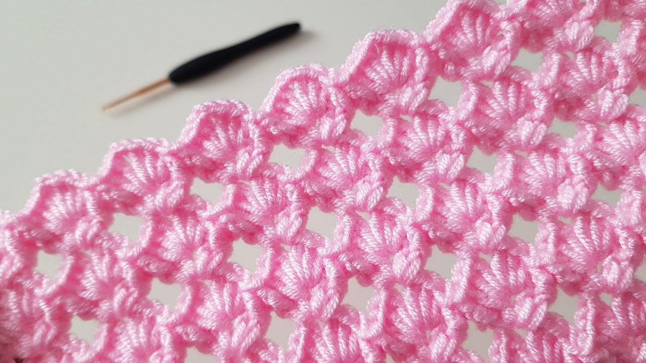 Yapılışı kolay kullanışlı bebek battaniyesi örgü modeli Easy crochet baby blanket