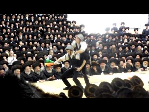 Lubavitcher Bochurem at the Satmar Rebbe's Tish  Part1/2
