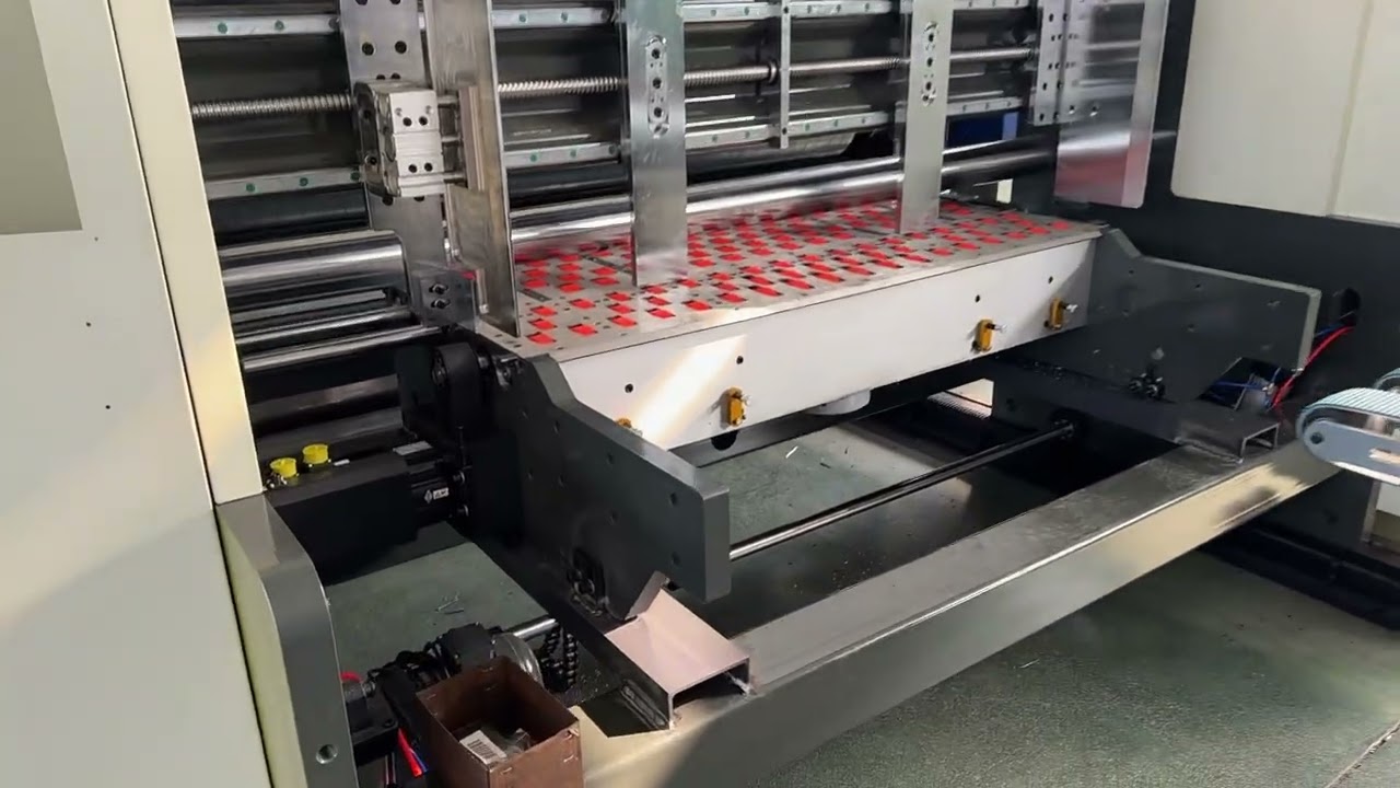 Flexo printing machine with die cutting 