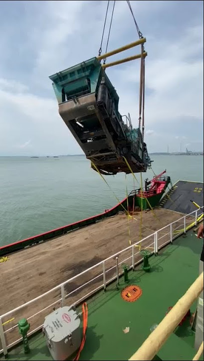 tali pengikat barang di kapal putus,tidak ada korban #shorts #viral #viralvideo