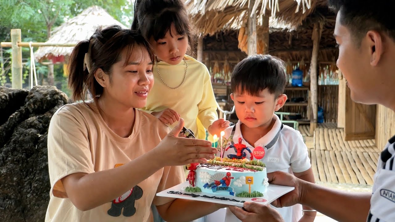 Tieu Hue wishes her son a happy birthday, the love of a kind man for mother and son