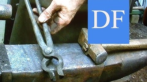 Blacksmithing for beginners -  Forging blacksmith tongs  5