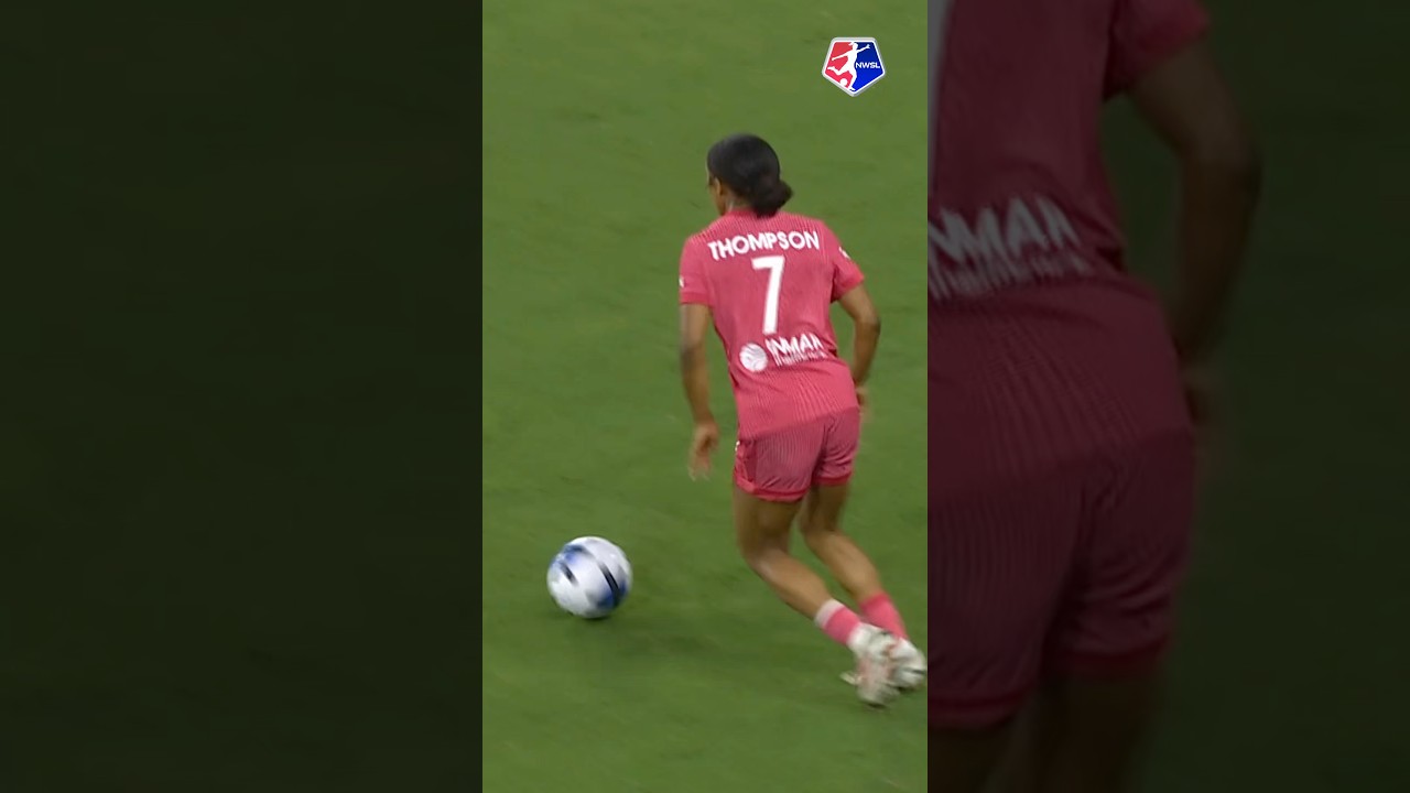 Lauren Thompson putting on a show ✨ #nwsl #soccer #football