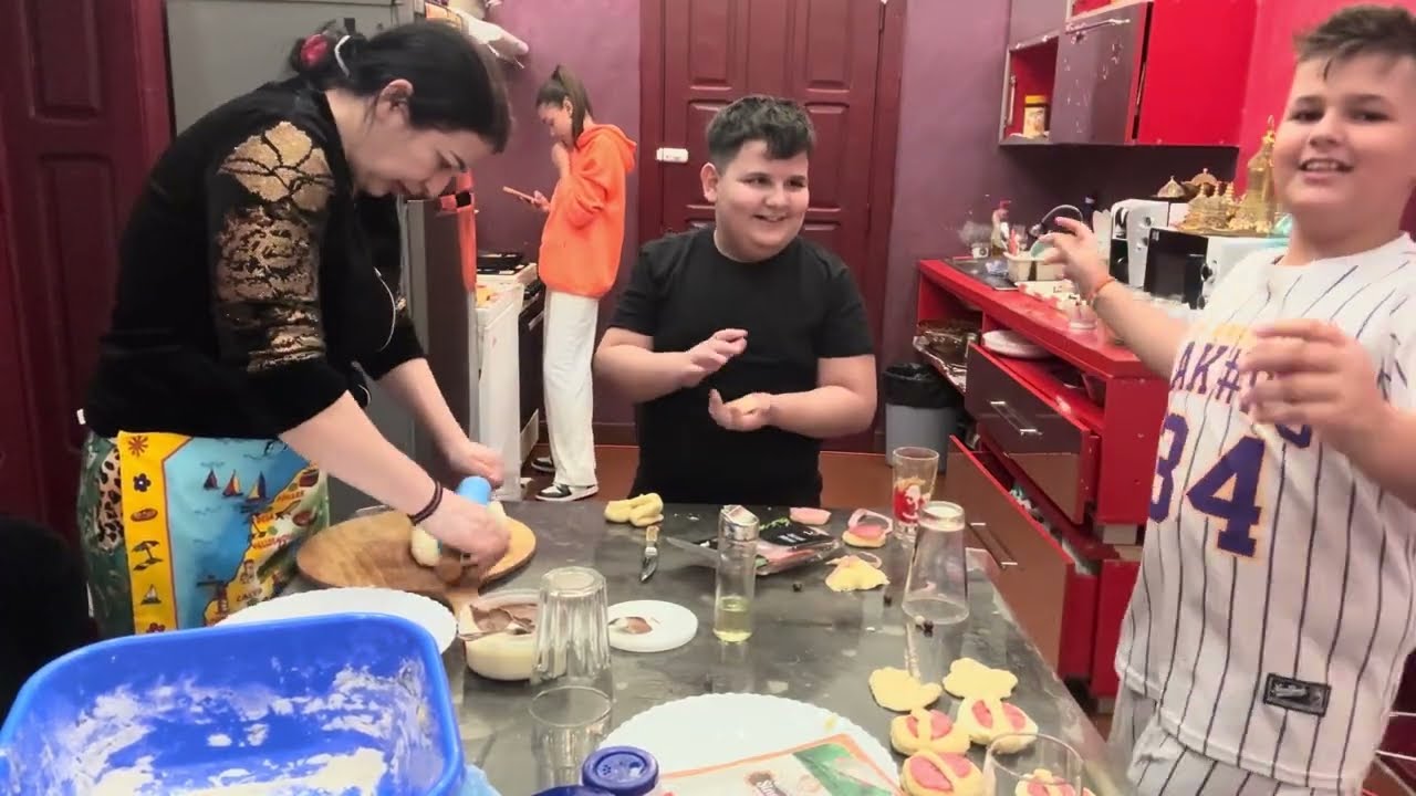 Am făcut gogoși cu copiii și mini pizza 🍕🍩 