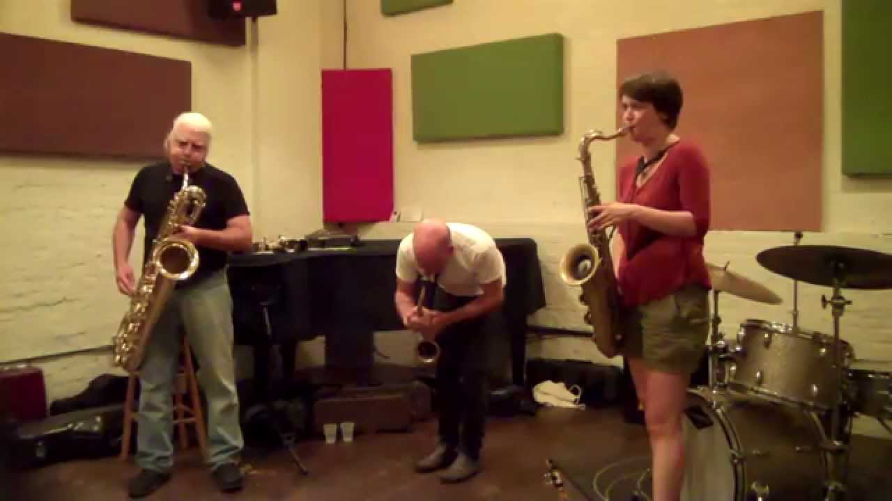 Ver Vinny Golia, Ingrid Laubrock, Keir Neuringer @ I-Beam 8-11-14 3/6 en YouTube Ver Vinny Golia, Ingrid Laubrock, Keir Neuringer @ I-Beam 8-11-14 3/6 en YouTube