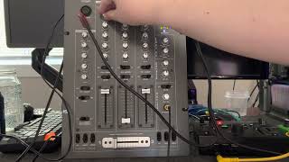 No-input mixing with a DJ mixer