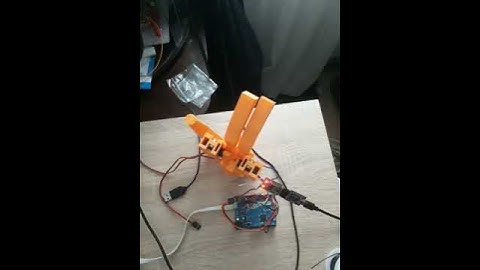 Demonstrating random motion using I2C communication protocol.