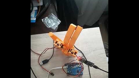 Demonstrating random motion using I2C communication protocol.