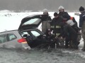 На Прикарпатті автомобіль проломився під кригу