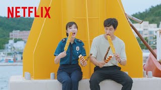 ジャヨン（ジョイ）との想定外のデートを楽しむジユル（チュ・ヨンウ）| 田舎街ダイアリーズ | Netflix Japan