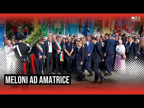 Video Meloni ad Amatrice, applausi e poi il raccoglimento per le vittime