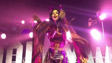 FRONT ROW hollywood marina and the diamonds