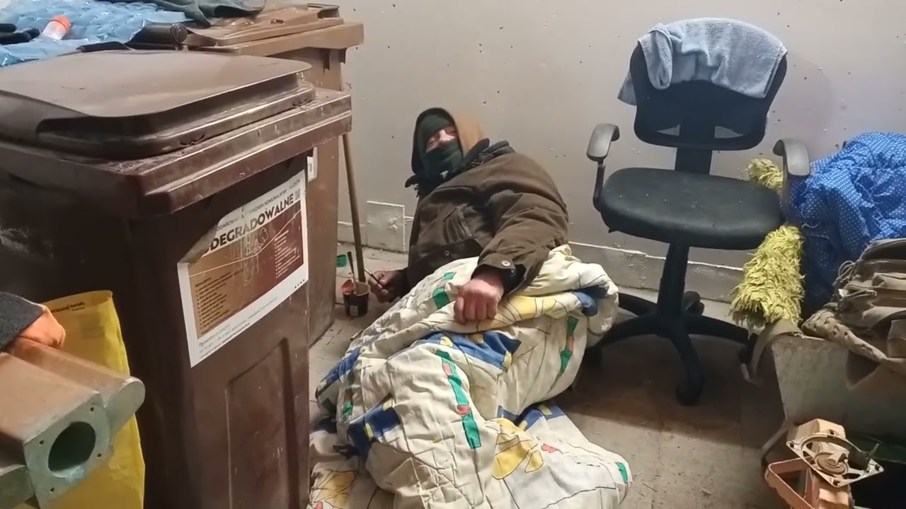 Bezdomny życie na śmietniku