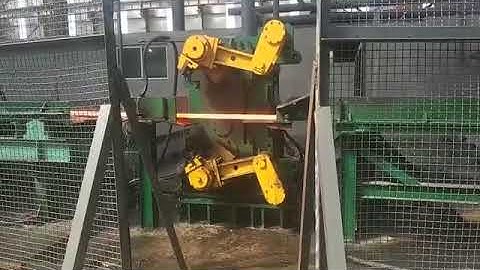 Flying shear in steel rolling mill