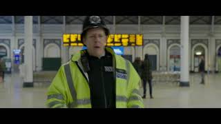 Paddington 2 - Paddington Disguises As Trash Can Finnish Blu-Ray Version Hd