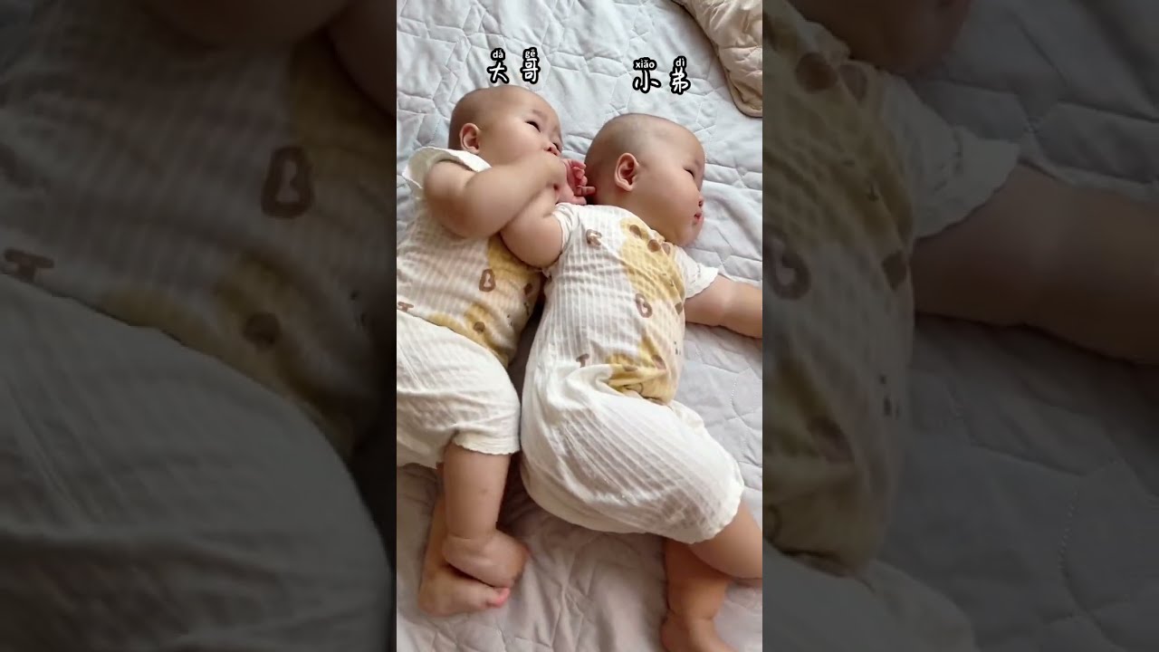 Brother Bites Twin S Head Baby Twinmoments Cute Funny Cutebaby Babycute