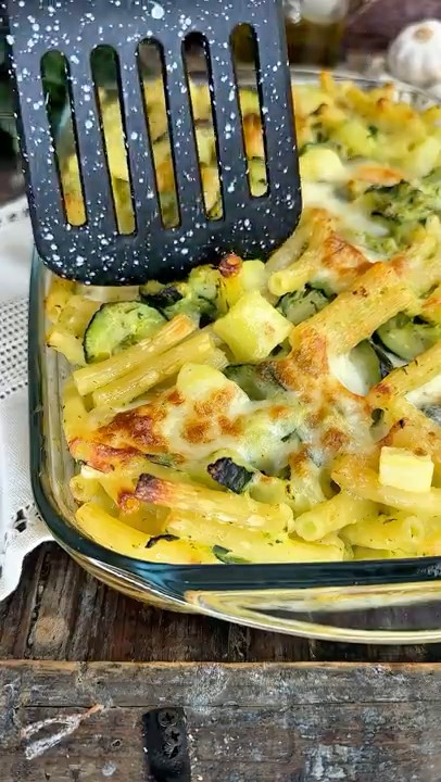PASTA AL FORNO con zucchine e patate 🥔🥒 | Senza besciamella, cremosa e ...