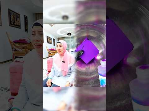    عقلة الاصبع بتحاول توصل لمامتها ومش عارفة     